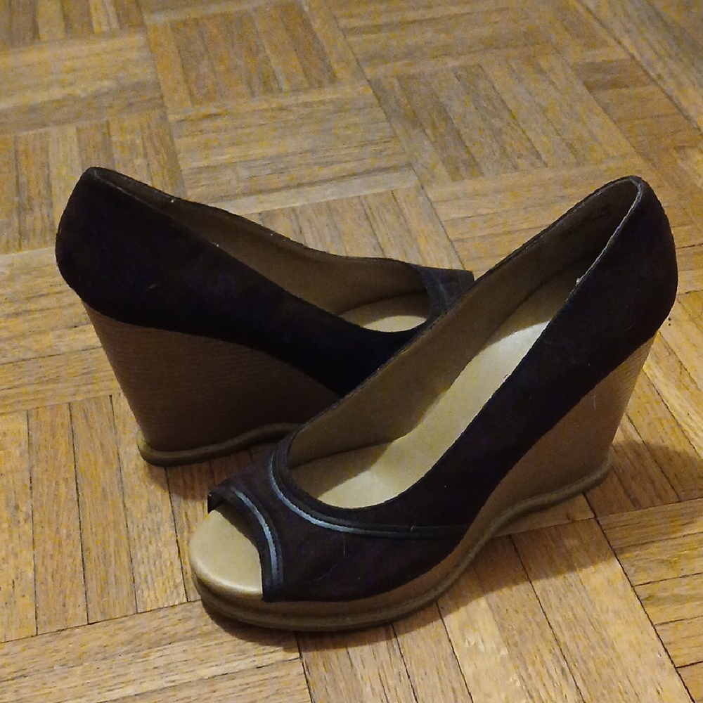 Apostrophe "Maggie" Dark Brown Wedged Open Toe Heels Size 7.5